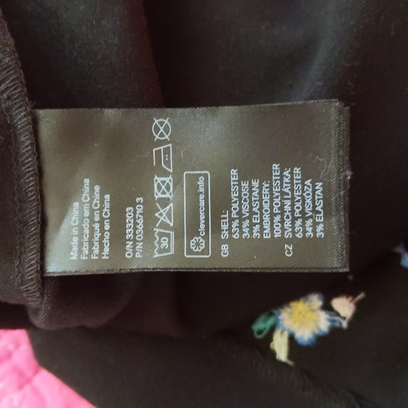 2/$20 NWT H&M Divided Embroidered Black Mini Skirt - Picture 8 of 8